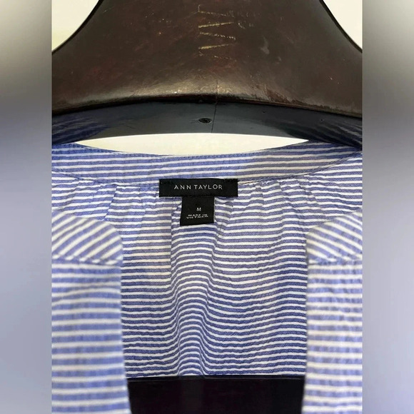 ✨ Ann Taylor Women’s M Blue White Striped Bell Sleeve Blouse | Classic - Picture 4 of 7
